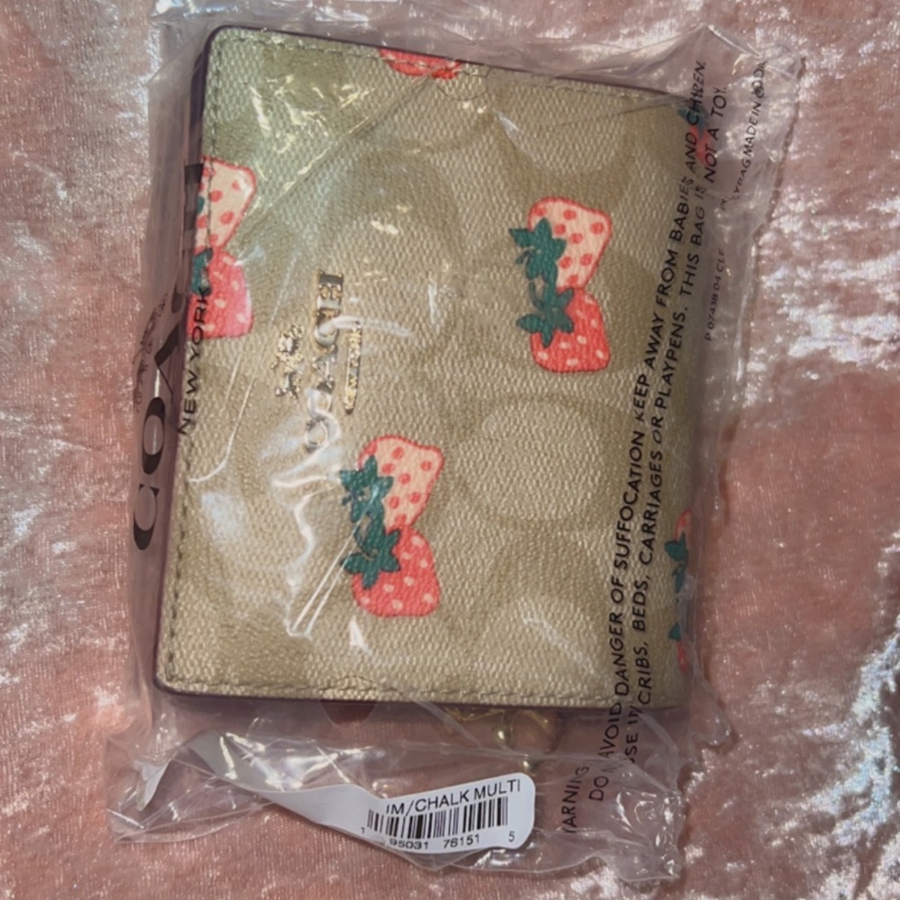 Strawberry coach Wallet 🍓